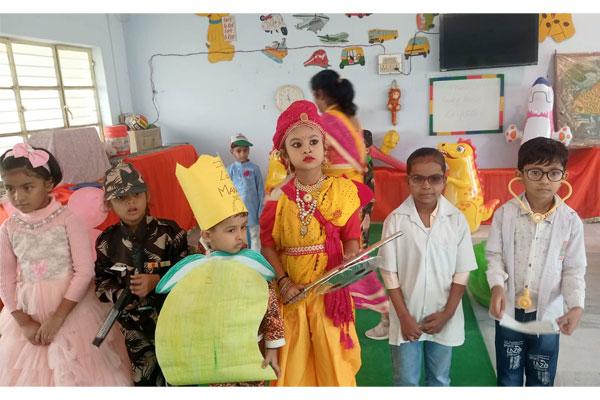 Fancy Dress competition celebrated of small students at MVM Sitapur.