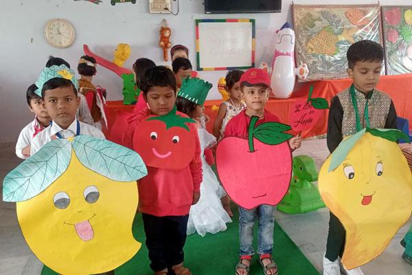 Fancy Dress competition celebrated of small students at MVM Sitapur.